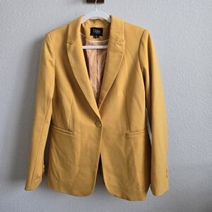 Yellow blazer